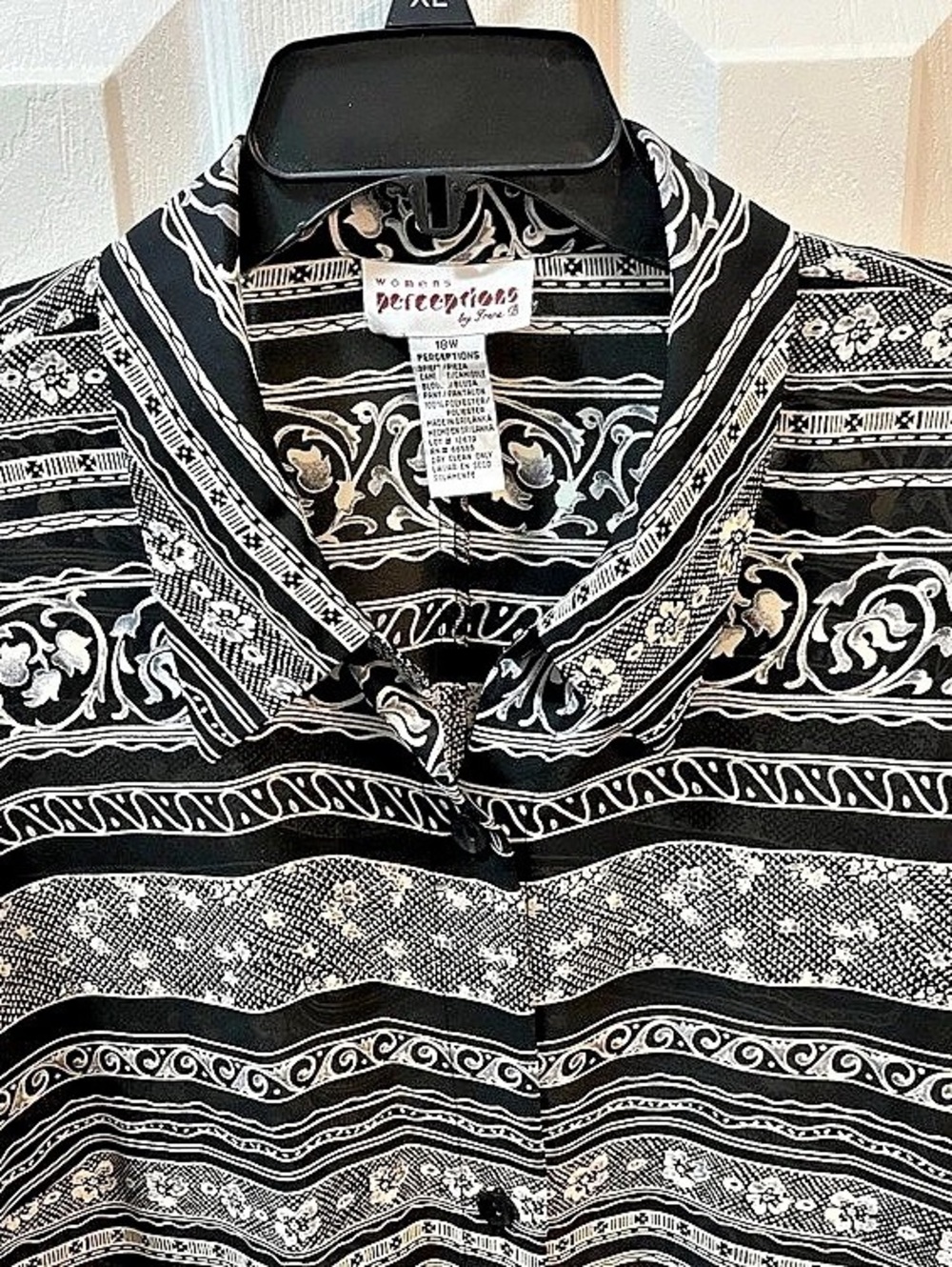 Perceptions by Rena Tunic Paisley Blouse in Black & Gray Floral cuffed Size 18